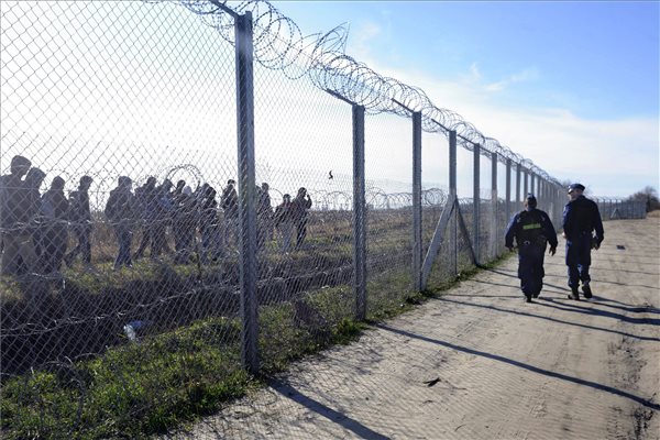 Ausztria hamarosan katonákat is küldhet a magyar-szerb határszakaszhoz