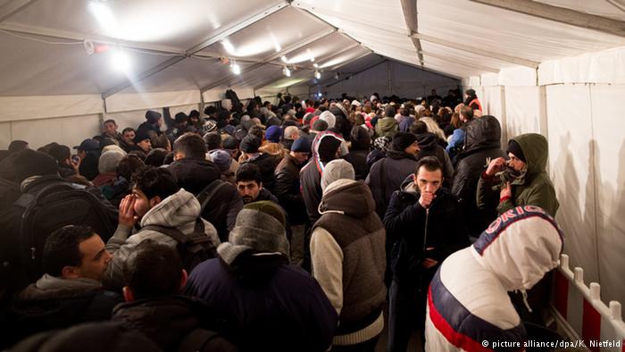Németországban továbbra is napi 500 körül van a nyilvántartásba vett menedékkérők száma