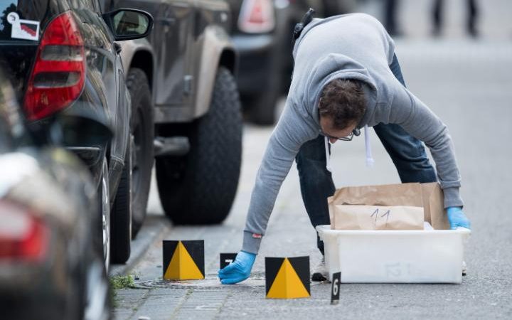 Utcai késelés és lövöldözés Kölnben, egy sebesült - képek