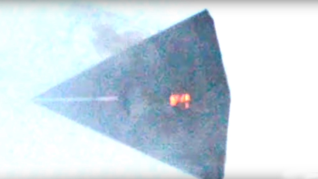 Furcsa UFO támadás az 51-es körzetnél? – képek