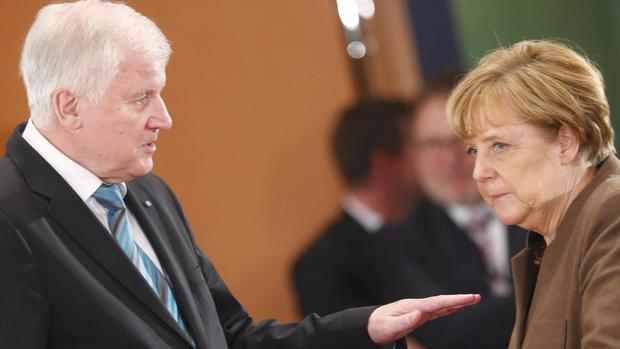 Horst Seehofer a kancellárjelöltség körüli vita befejezését sürgeti a CDU/CSU pártszövetségben