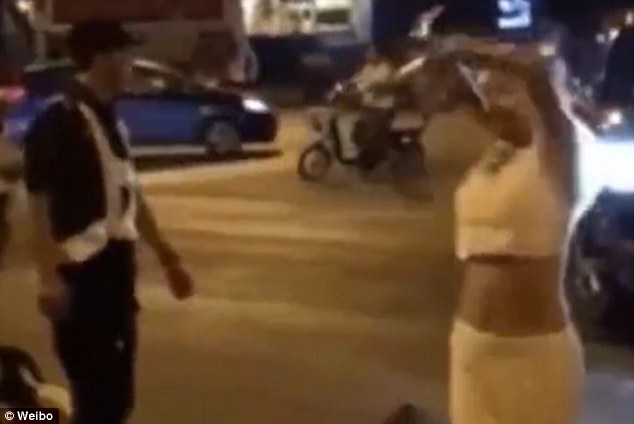 Halálra gázolta a gyalogost, majd rítus táncot lejtett! – cenzúrázott videó 18+