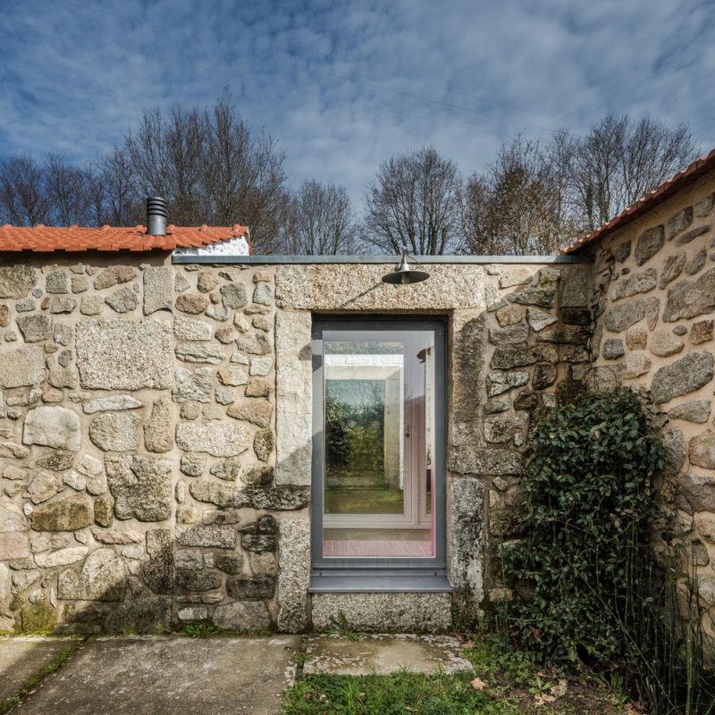 Modern-barn-house-entryway