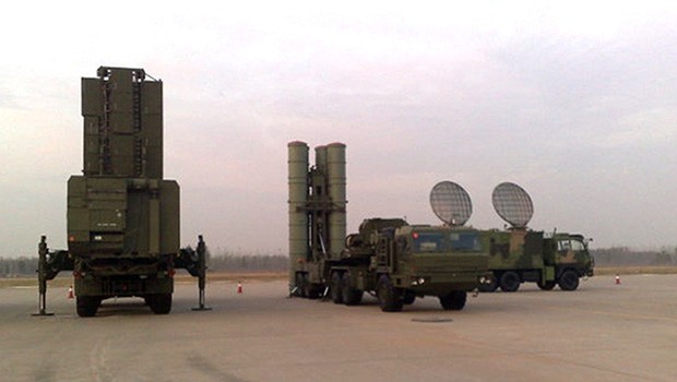 Oroszország Sz-400-as légvédelmi rakétarendszert telepített a Krímbe
