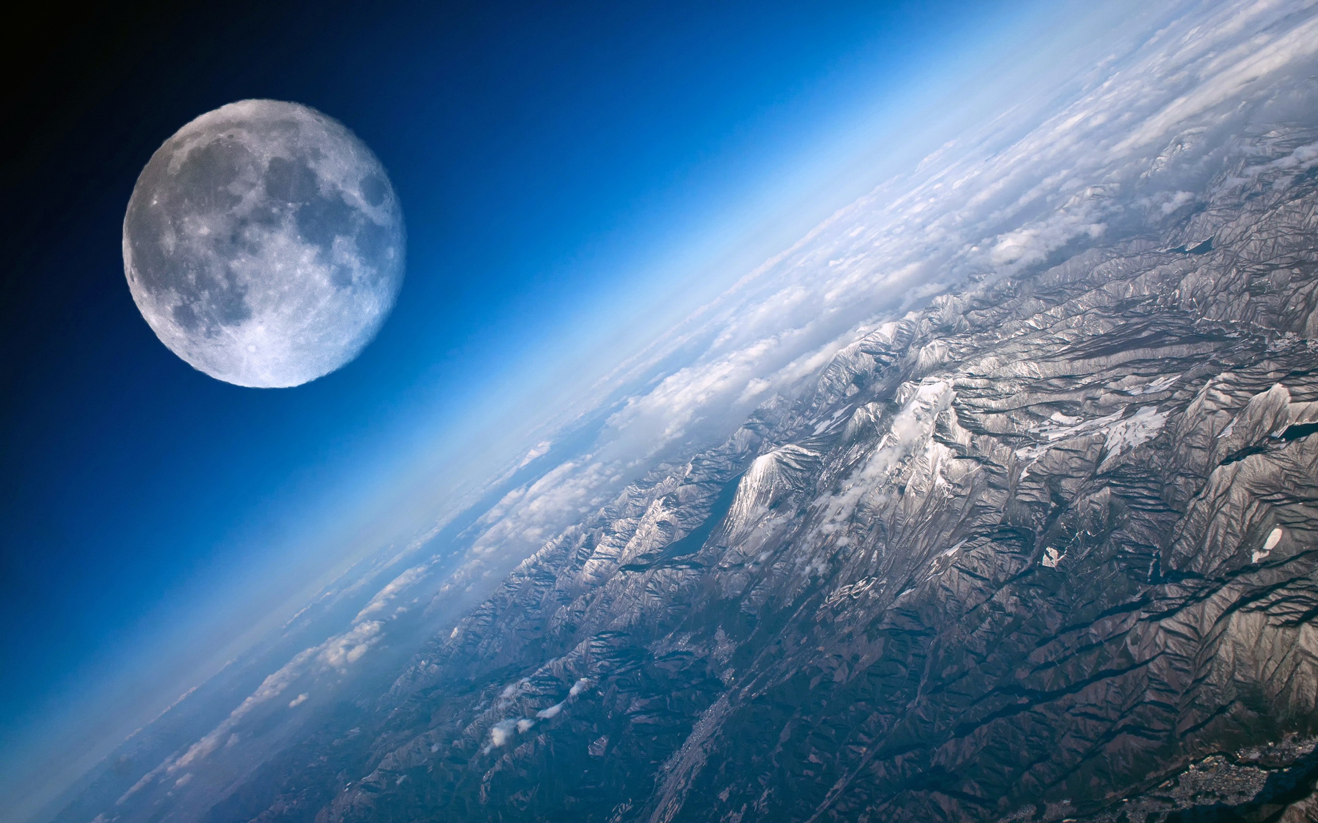 A Hold egy mesterségesen alkotott égi kísérő, amellyel menekültek érkeztek! - videó