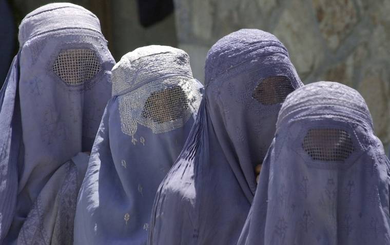 Burka viselését az ISIS is betiltotta a katonai bázisain és a közhivatalokban