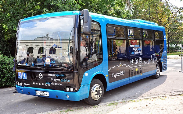 Magyar elektromos buszt tesztel két spanyol közlekedési vállalat