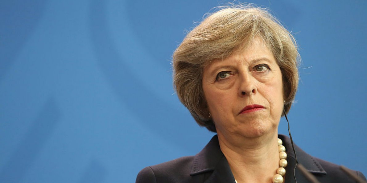 Theresa May: meg kell különböztetni a gazdasági migránsokat a menekültektől