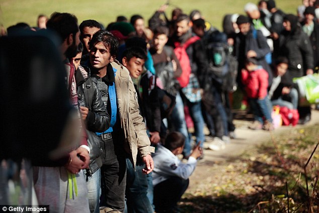 A migránsokat közmunkára fogná az osztrákok többsége