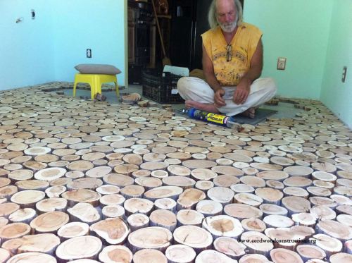 Kitűnő padlóburkolatot varázsolt a nyugdíjas házaspár otthonába