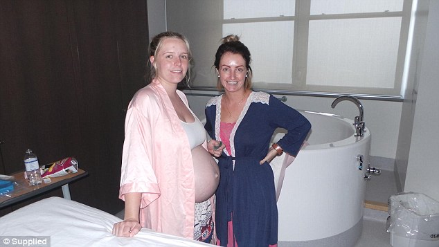 39AE766100000578-3869074-Amazing_Shayna_Wiffen_left_is_pictured_before_giving_birth_to_he-a-88_1477364946438