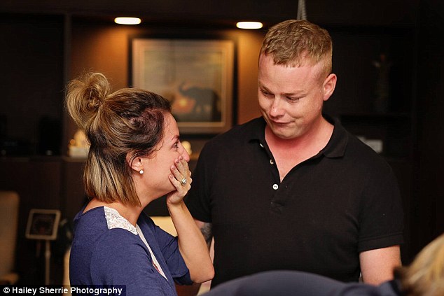 39AE76C000000578-3869074-Breathtaking_Aimee_and_husband_Jake_react_to_seeing_their_new_ba-a-83_1477364926138