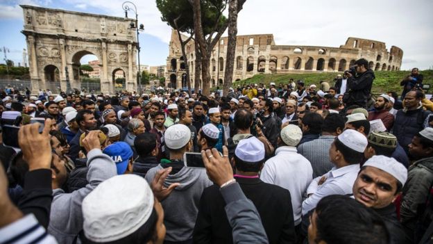 Muszlimok azért tüntettek Rómában, mert kevés a mecset a városban