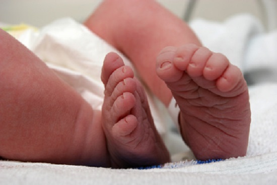 Drámai fotókon örökítette meg az anyuka, ahogy 5 hónapos babája új szívet kapott