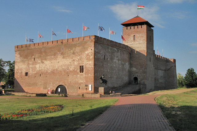 Megtalálták a gyulai vár 1566-os ágyúzásakor bedőlt palánkfalának egy részét