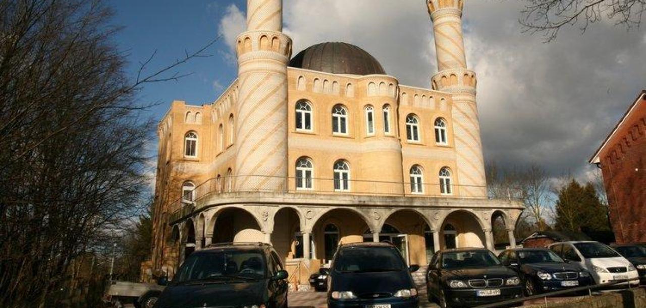 Megbüntették a szülőket, mert a 13 éves fiuk nem ment el a mecsetbe