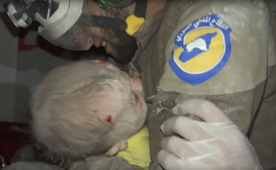 Assad and Russian jet fighters carried out on Thursday new bombardment rounds on Idlib, leaving 11 civilians dead and more than 15 others injured. Syria's White Helmets or civil defense volunteers rushed to the scene to recover bodies and rescue the injured, transporting them to medical points. Abu Kifah, one of the civil defense volunteers, was among others searching the rubble for any survivors. After two hours' work, Abu Kifah and his colleagues were able rescue a 30-day-old baby from under the rubble. After recovering the baby girl, Abu Kifah burst into tears and held her tight to his chest while he got on an ambulance and took her to one of the makeshift hospitals in Idlib, as a video footage, published by one of the activists, showed. In the footage, Abu Kifah is seen holding the baby girl to his chest and getting on an ambulance. Abu Kifah did not let go of the girl and was weeping and saying ¿O, Allah,¿ as paramedics were cleaning some bruises which were on the baby's face. Moaz al-Shami, a citizen journalist, met Abu Kifah to ask him about rescuing the baby girl. ¿Exclusivepix Media